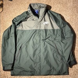 Men’s Nike av 15 wind breaker